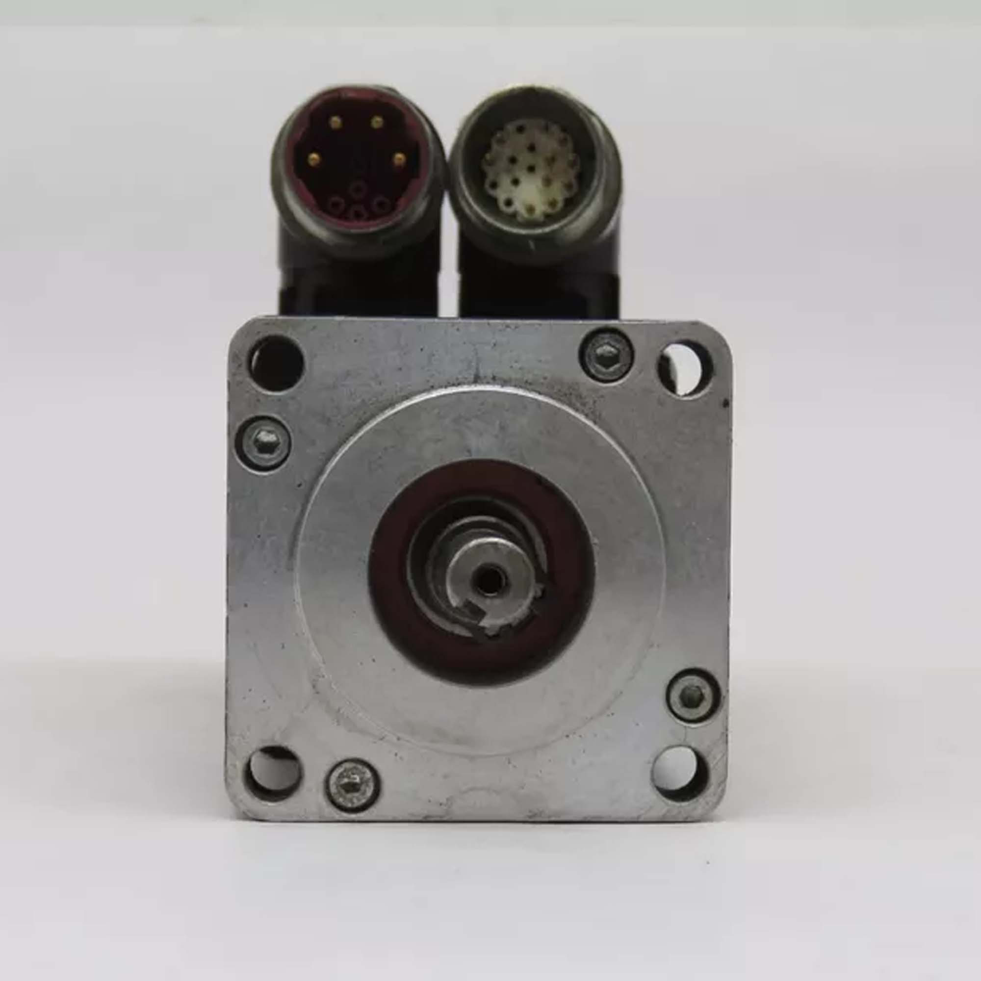 MPL-A1530U-EJ72AA Allen-Bradley MPL servo motor, view 3